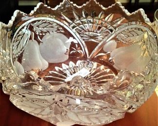 Etched glass fruit bowl