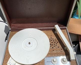 DeeJay Record player in carrying case