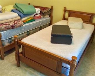 Twin Beds w/Mattress Sets