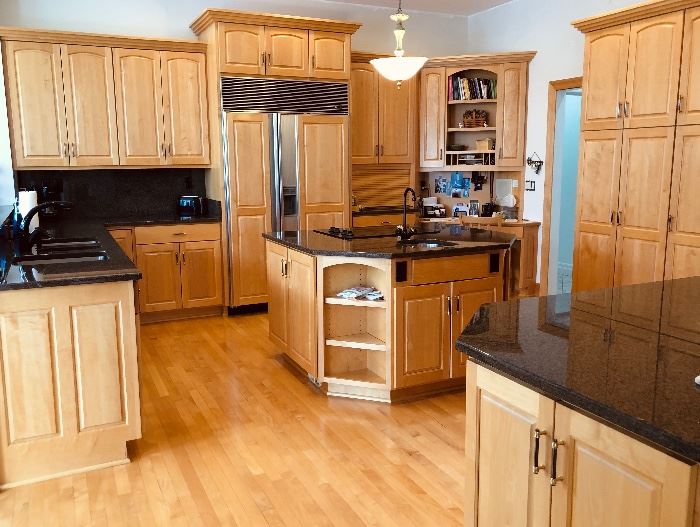 Homeowner remodeling kitchen. All cabinetry, appliances and counter tops FOR SALE!! In pristine condition!! Sub-Zero refrigerator 