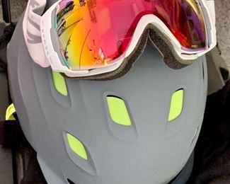 Smith Vantage (L) Ski/Snowboard Helmet & Goggles: $50