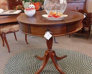 TABLE - Antique Mahogany Leather Top Round Drum Side Table Claw Legs