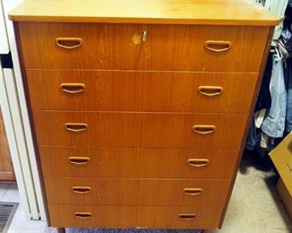 6-Drawer Chest Of Drawers With Locking Top Drawer, Includes Key, 45" X 32.5" X 16"