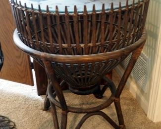 Willow And Rattan Accent Table With Glass Top, 25.5" X 20" Round And Woven Wicker Plant Stand