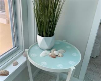Shell accent table