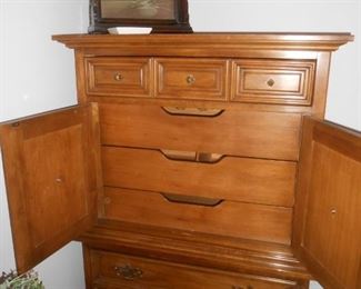 Chest of drawer