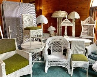 Soooo Much QUALITY WHITE WICKER FURNITURE and Decor.