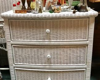 Soooo Much QUALITY WHITE WICKER FURNITURE and Decor.