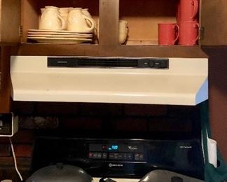 * Lots of Kitchenware - Pots, Pans, Cast Iron, Dishes, Appliances, Tupperware and more!