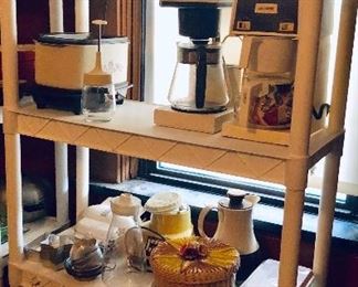 * Lots of Kitchenware - Pots, Pans, Cast Iron, Dishes, Appliances, Tupperware and more!