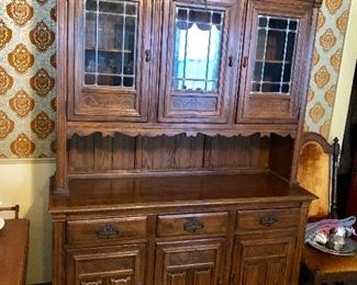 * You know you need this China Cabinet / Hutch