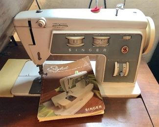 * Singer Sewing Machine and Sewing Table