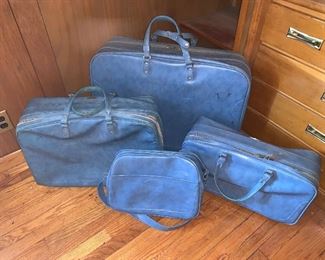 4 piece Samsonite luggage set $50