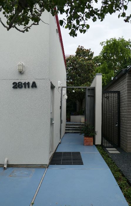 WONDERFUL 4,000 sq. foot Modern Masterpiece