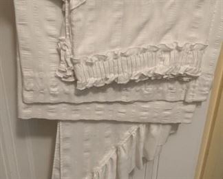 PLL #116 - White Curtains $5