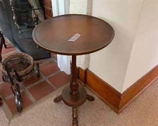 PLL #136 - Circular Stand @ $25 