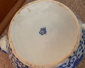 PLL #140.- Blue and White Teapot @ $5
Damage to Lid 