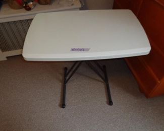 PLL #568  Small Portable Table $10