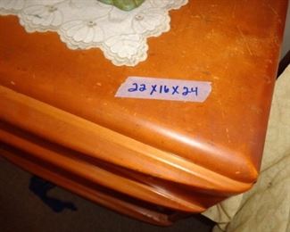 PLL #570 Part of Bed Set ; Ladies Dresser with attached mirror, Bed, two nightstands & tall dresser (Kling) @ $500 for ALL