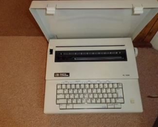 PLL # 584 Smith Corona XL 1000 Electric Typewriter $30