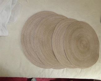 PLL #636 4 Piece Round Place Mats $5