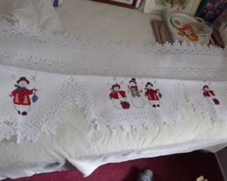 PLL #645 Christmas 88" Table Runner Snowmen $15