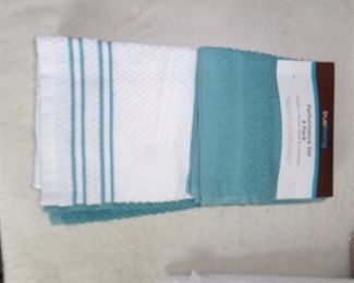 PLL #648 Towel Set New $5