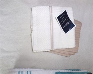 PLL #649 Pair of New Towels $4