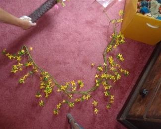 PLL #708 Forsythia Garland $4