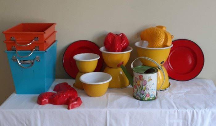Lot 
BUY-IT-NOW for $40. Red. Yellow and orange  Enamelware plates and bowls. Tole watering can.. Metal storage bins. Plastic wall decor
Assortment of Plastic and metal 
Orange, red, yellow! 
7 stackable bowls 
3 bins
