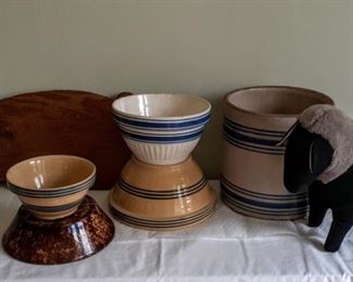 Lot 8:  $50
Yellow ware stoneware bowls
Pig cutting board 
Kitchen crock size 2
Benningtonware bowl
