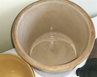Lot 8:
Yellow ware stoneware bowls
Pig cutting board 
Kitchen crock , etc