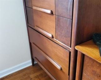 Stanley four-drawer mid-mod chest36Wx19Dx45H $250