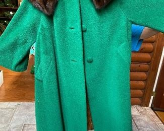 Vintage coat with fur collar