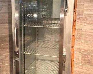 Refrigerated merchandiser
Traulsen model G11010
Single glass door, upright