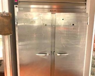 2-Door Reach-in Freezer
Traulsen model G22010
Stainless steel upright
Digital thermostat