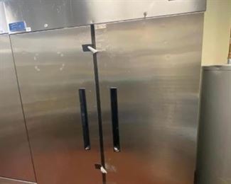 2-Door Commercial Freezer
Arctic Air model AF49
Digital thermostat