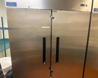 2-Door Commercial Freezer
Arctic Air model AF49
Digital thermostat