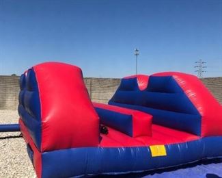 Pillow Bash Inflatable Only
16x16x7
8/10 Condition
No damages or repairs, very good condition
Stays firm on 1.5 blower(not included)