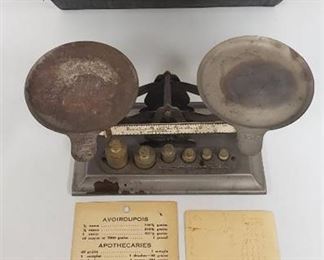 VINTAGE 1930's Pelouze MFG Co. Desktop Laboratory Scale w/ All 6 Weights, Original Box and Instructions