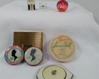 Ladies Vintage Cosmetic Compacs