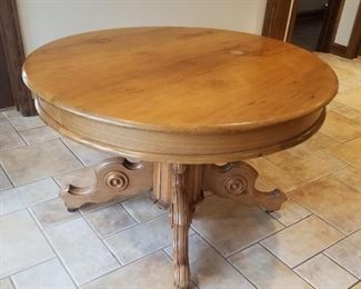 Oak Roud Table
