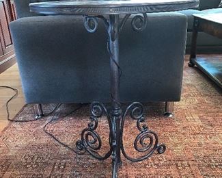 Round side table with metal base in great condition 20.5"27" - $250