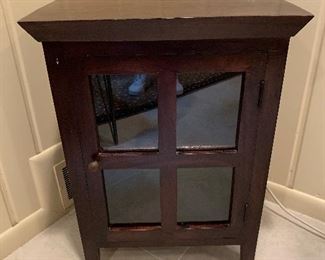 Small wood cabinet in great condition 21"x13"x28" - Price $95