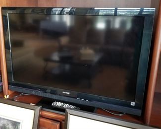 Sony bravia HDTV 40" flat screen with remote. $50