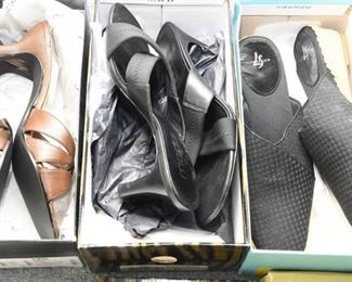 17. Three 3 Pairs of Womens Shoes