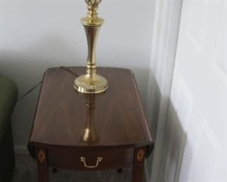 $450.00 Pair Hickory Chair brand drop leaf End Tables 28 x 19 x 28 with 2 Stiffel lamps deduct $50.00 per lamp if not wanted