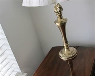 $450.00 Pair Hickory Chair brand drop leaf End Tables 28 x 19 x 28 with 2 Stiffel lamps deduct $50.00 per lamp if not wanted