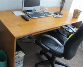 $75.00 Light wood modern desk & chair  30 x 48 x 26.5