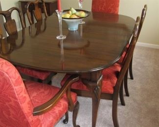 $800.00 Harden Dining table, chairs and 2 8" leaves